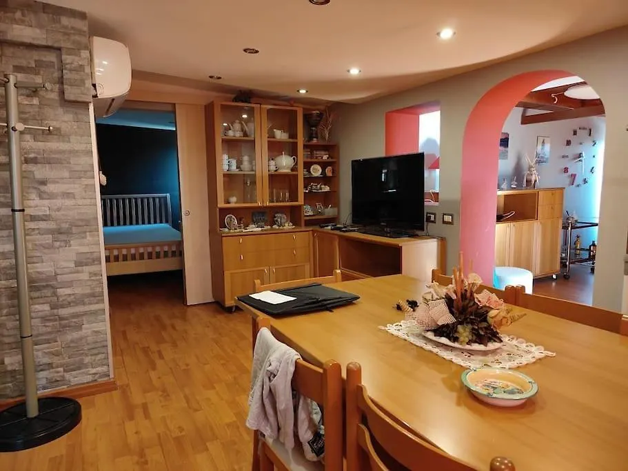 Casa Sandra Pirri Italië